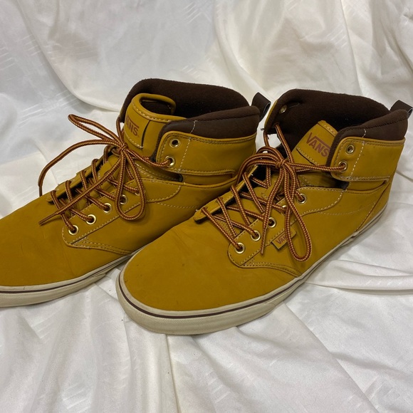 Men’s Vans - Picture 2 of 4